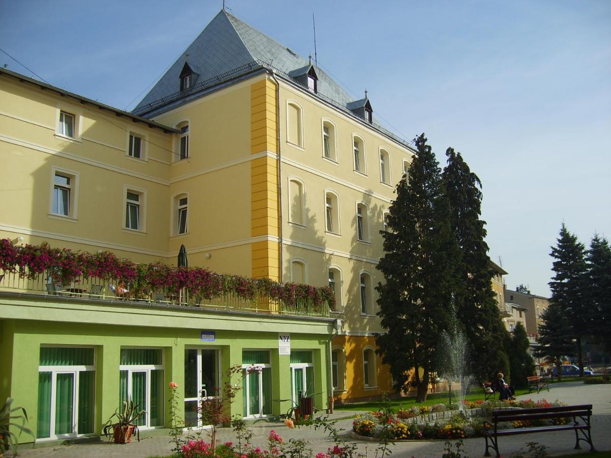 Dom Zdrojowy Aparthotel Jelenia Gora Exterior photo
